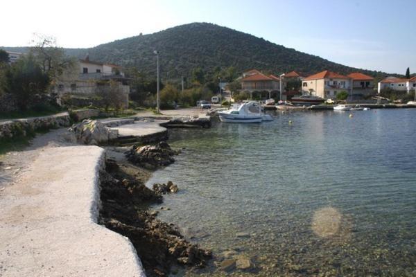 Apartments Ivan Orlic Vinišće Eksteriør billede