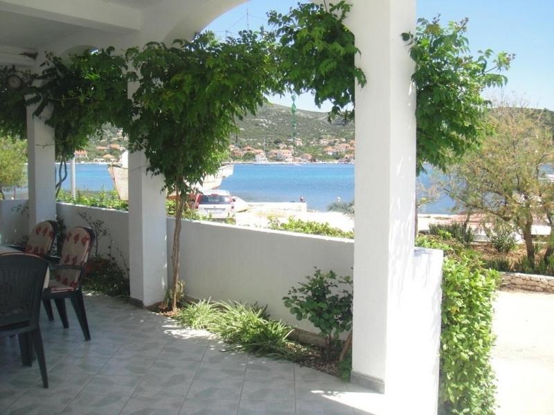 Apartments Ivan Orlic Vinišće Eksteriør billede